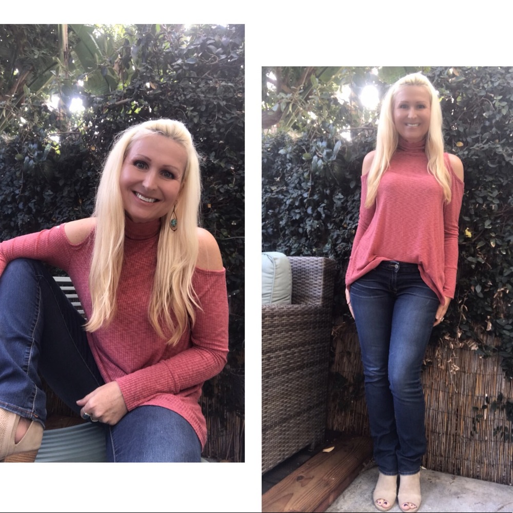 ☕️Rose Open Shoulder Top🤩